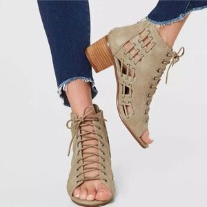 Very G Everly Heeled Sandals Lace Up Open Toe Cutouts Tan Beige W8.5